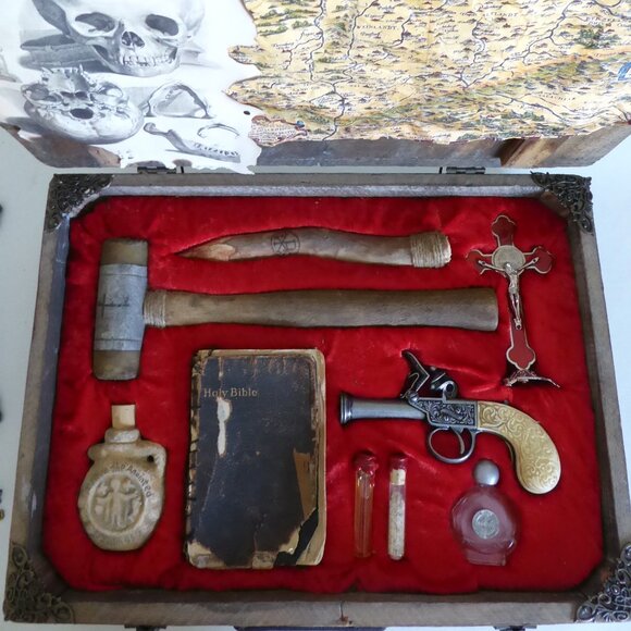 OOAK NEW HORROR VAMPIRE DRACULA KILLING SLAYING KIT PROP SUITCASE GAFF ODDITY - Picture 11 of 15